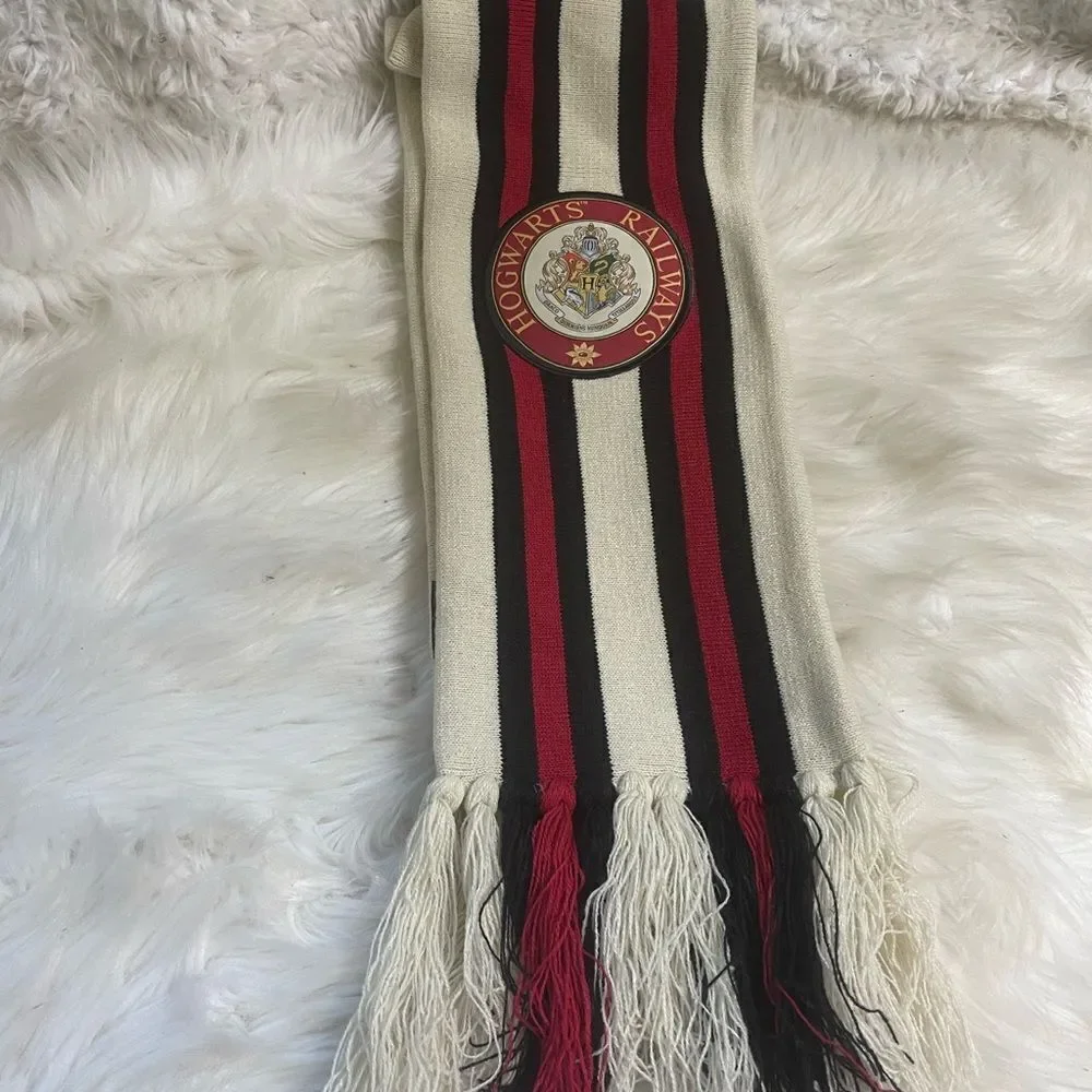 Universal Studios Harry Potter Hogwarts Railways Scarf .Beige ,Black & Red.